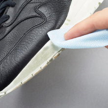 Indlæs billede til gallerivisning Single Cleaning Wipes - Sneaky - Lion Feet - Clean & Protect